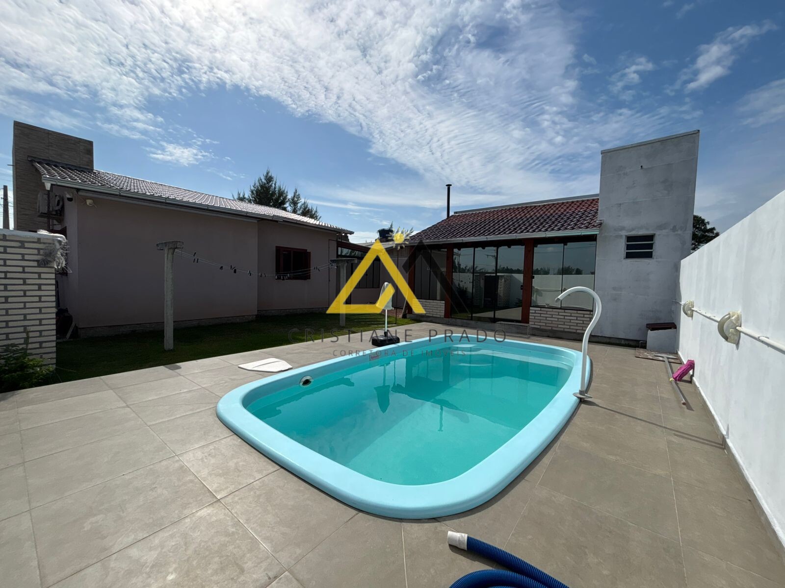 Casa à Venda em Balneário Gaivota — Lazer Completo no Village Dunas