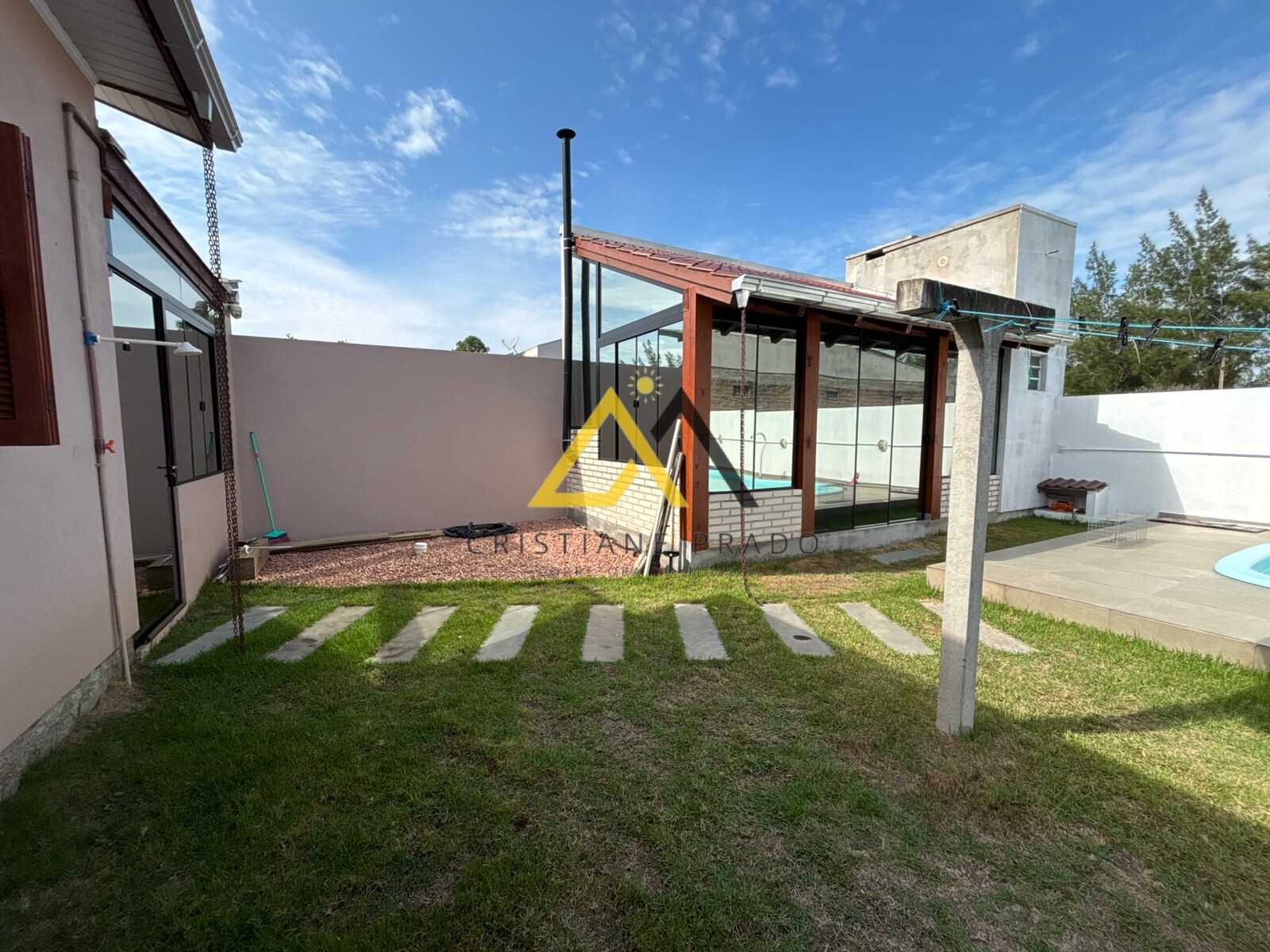 Casa à Venda em Balneário Gaivota — Lazer Completo no Village Dunas